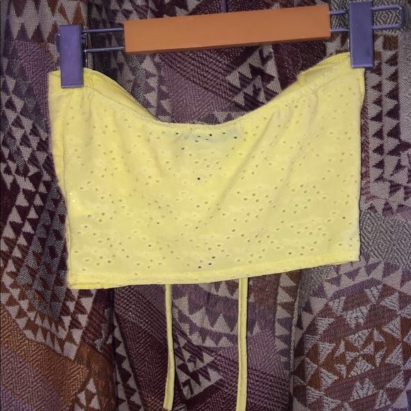 Pretty Little Thing crop top - Picture 4 of 4